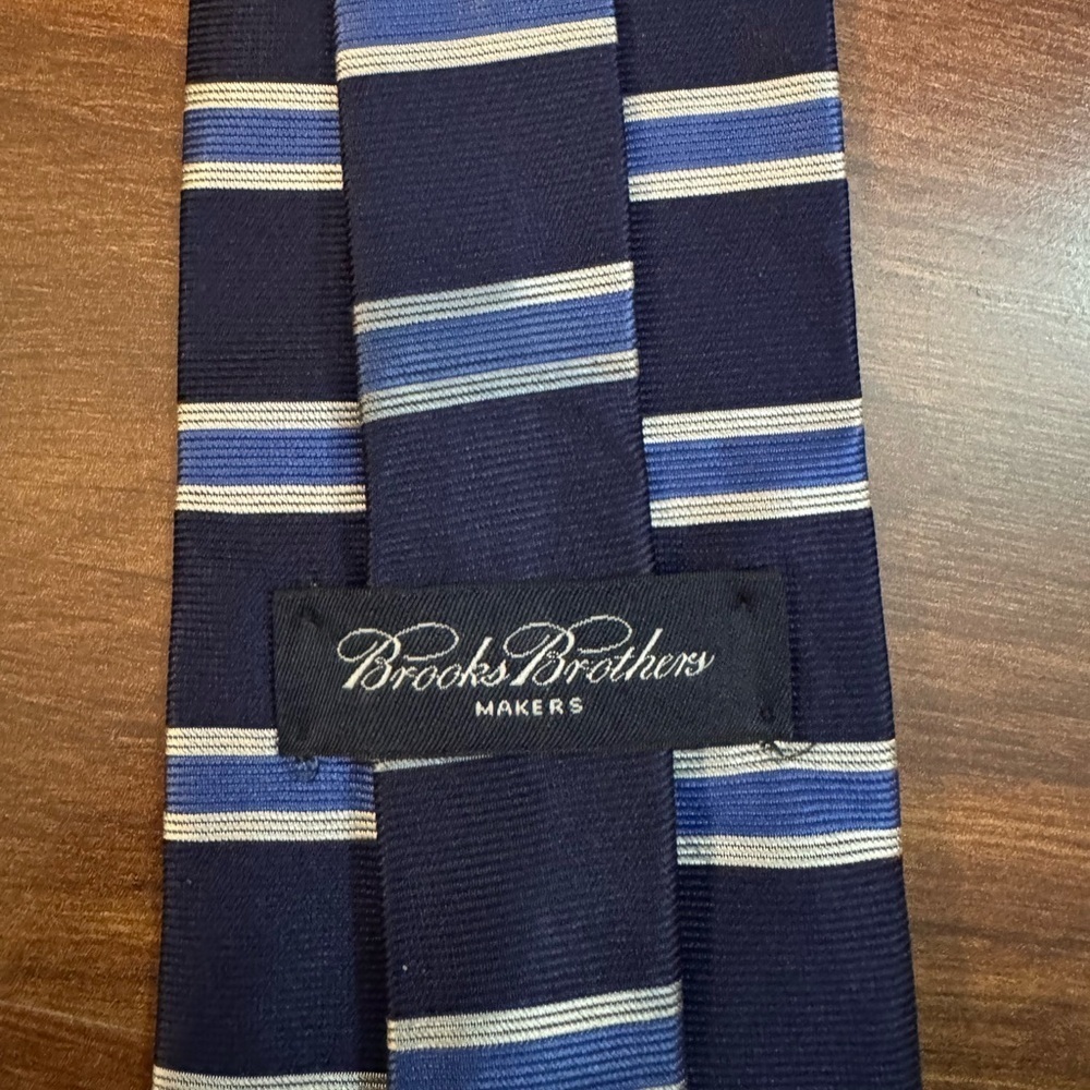 BROOKS BROTHERS Makers Elegant Silk Navy and Silver Striped Men's Tie - Picture 3 of 9